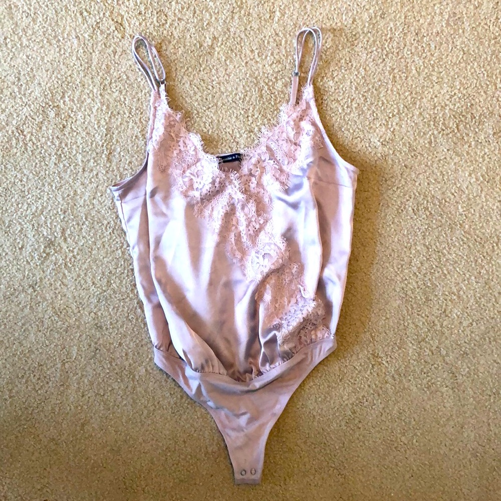 Station and lace mauve bodysuit